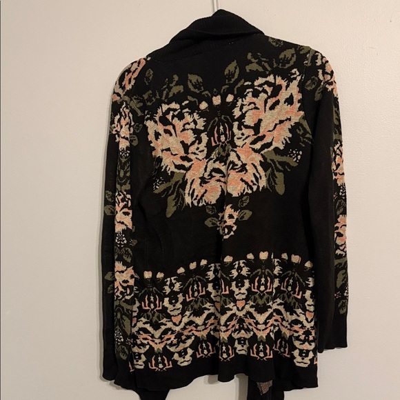 Staring at Stars Black Floral Large Heavy Cardigan Open - Picture 6 of 8